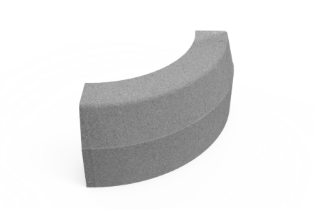 Krawężnik łukowy 15x30x78 r 0,5 firmy Kost-Bet kształt